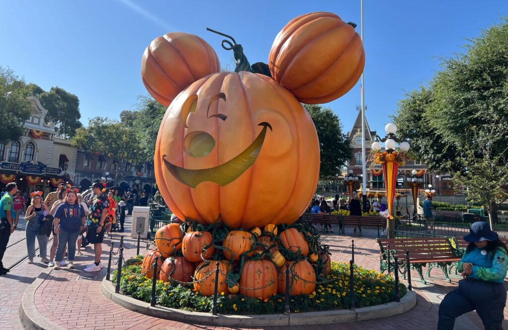 Hot Dog of the Month Celebrates Oktoberfest at Disneyland’s GCH Craftsman Grill Post Image