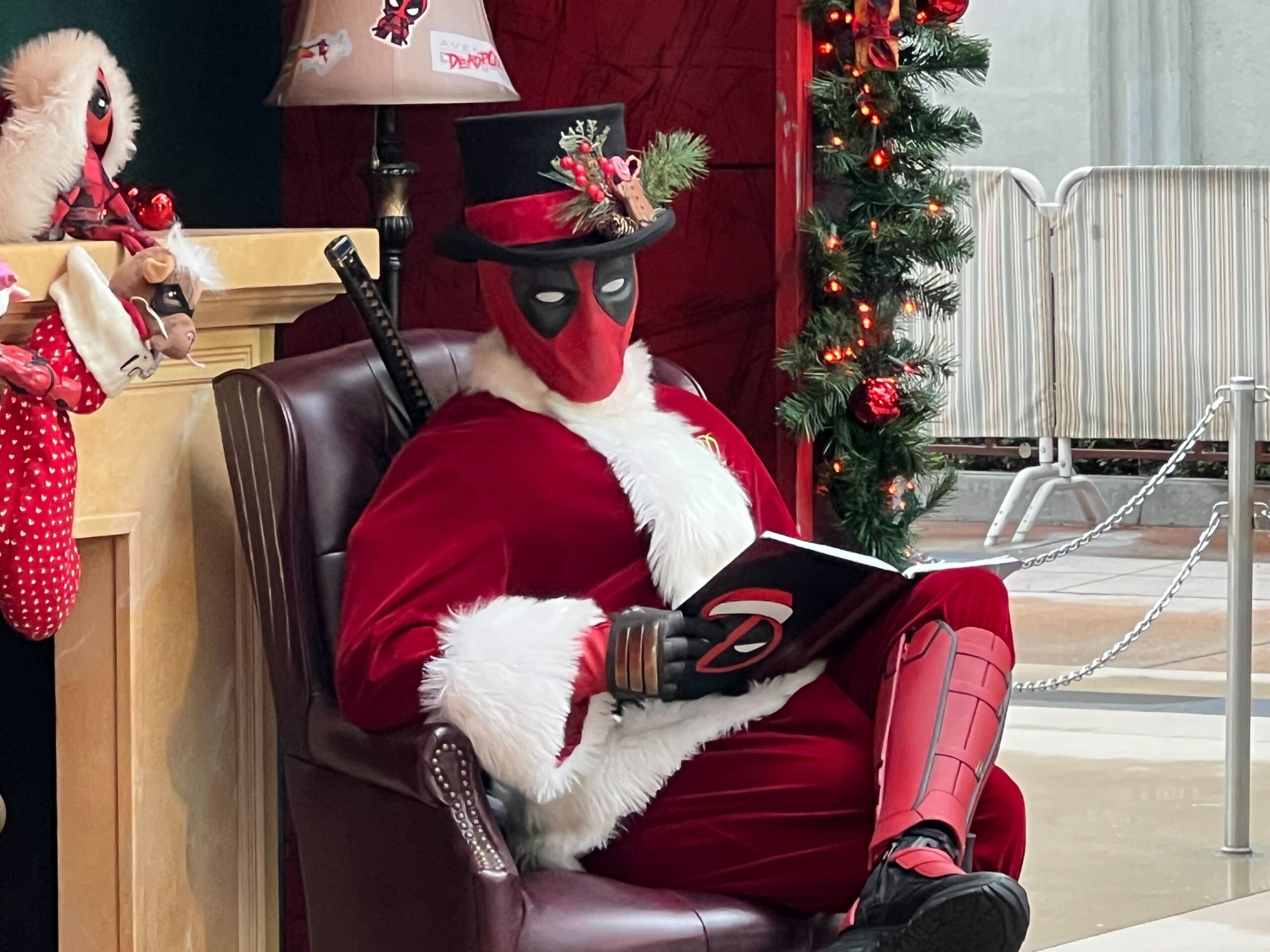 PHOTOS: The Disneyland Hotel Is Decorated for the Holidays! Post Image