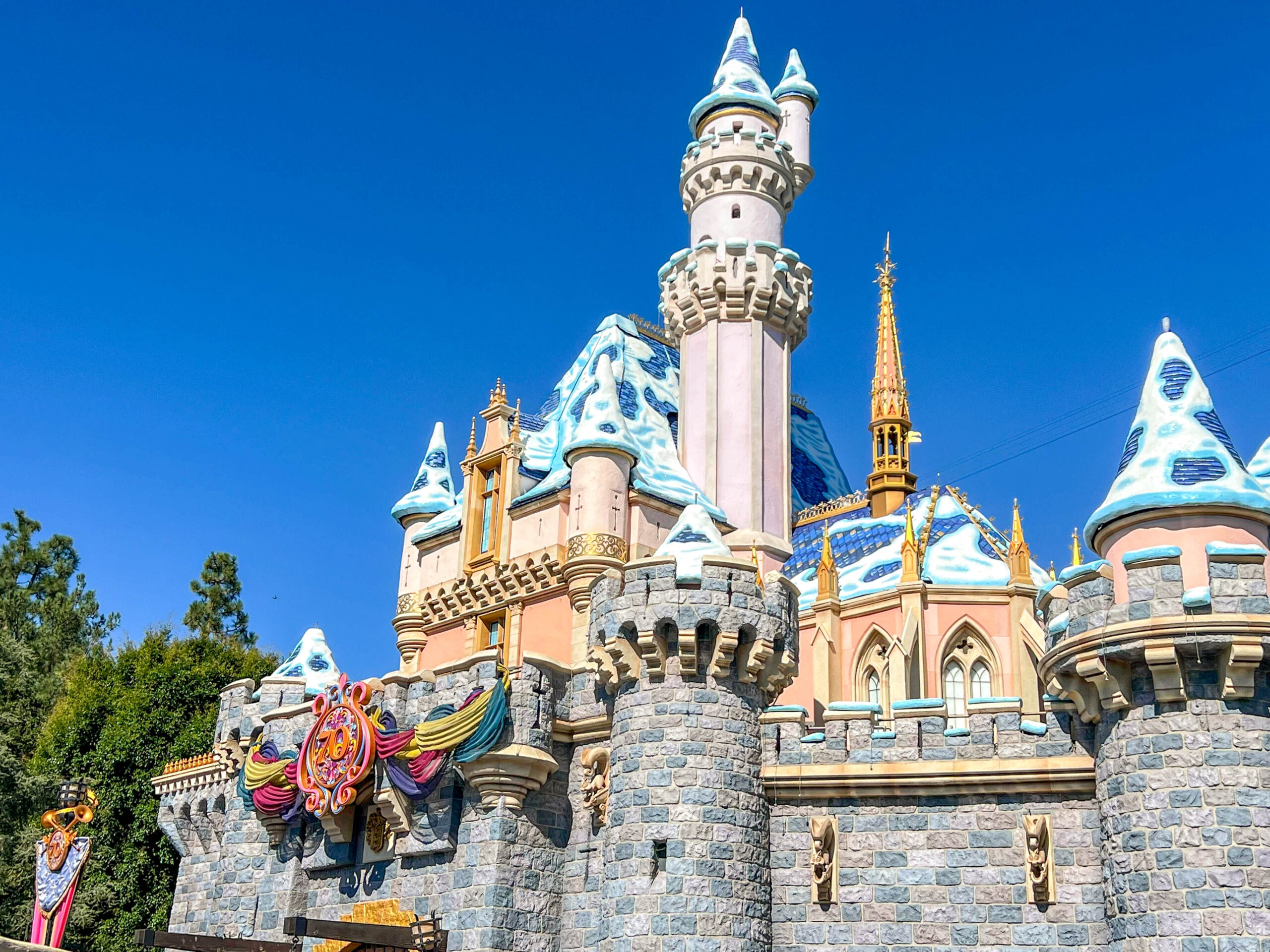 Pixar Place Hotel Opens Reservations for New “Coco” and “Incredibles” Signature Suites Post Image