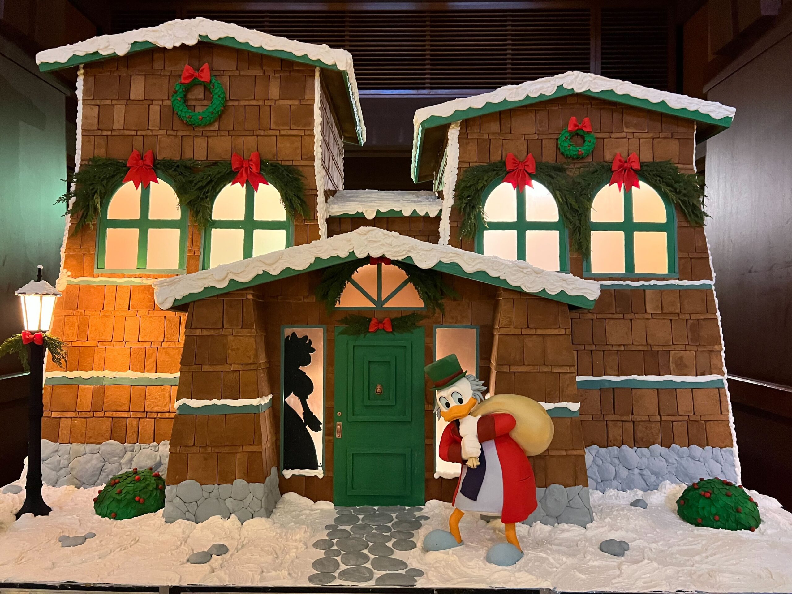 Let’s Dine at Mickey’s Christmas Carol Feast at Storytellers Cafe! Post Image