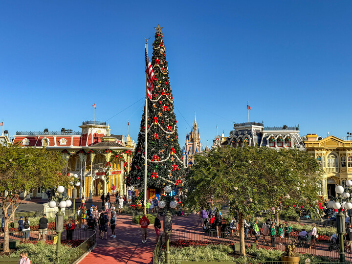 WHERE To Find 5 Unique Gingerbread Displays at Disney World This Holiday Season Post Image