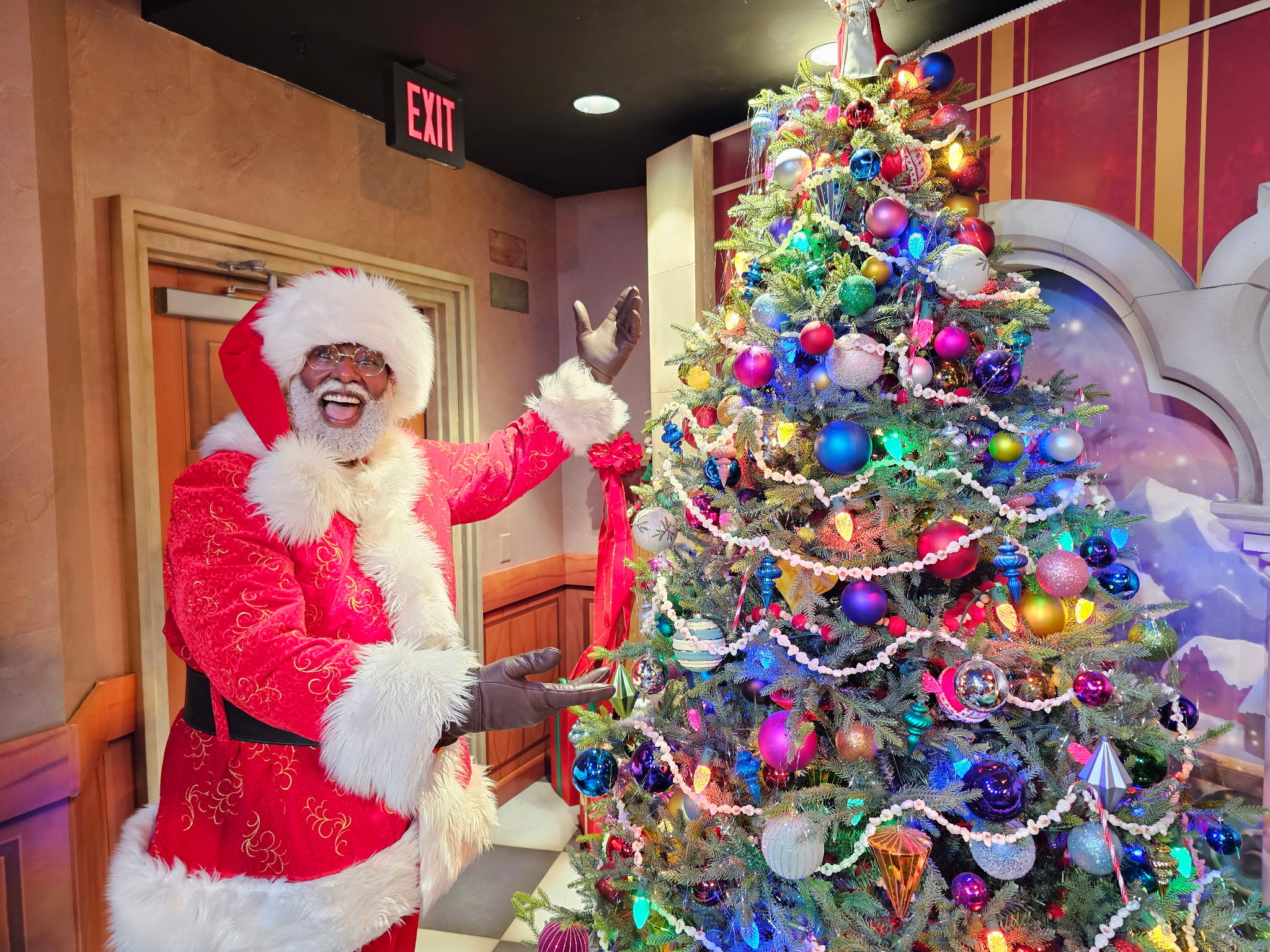 ALL the Places You Can Meet Santa Claus in Disney World! Post Image