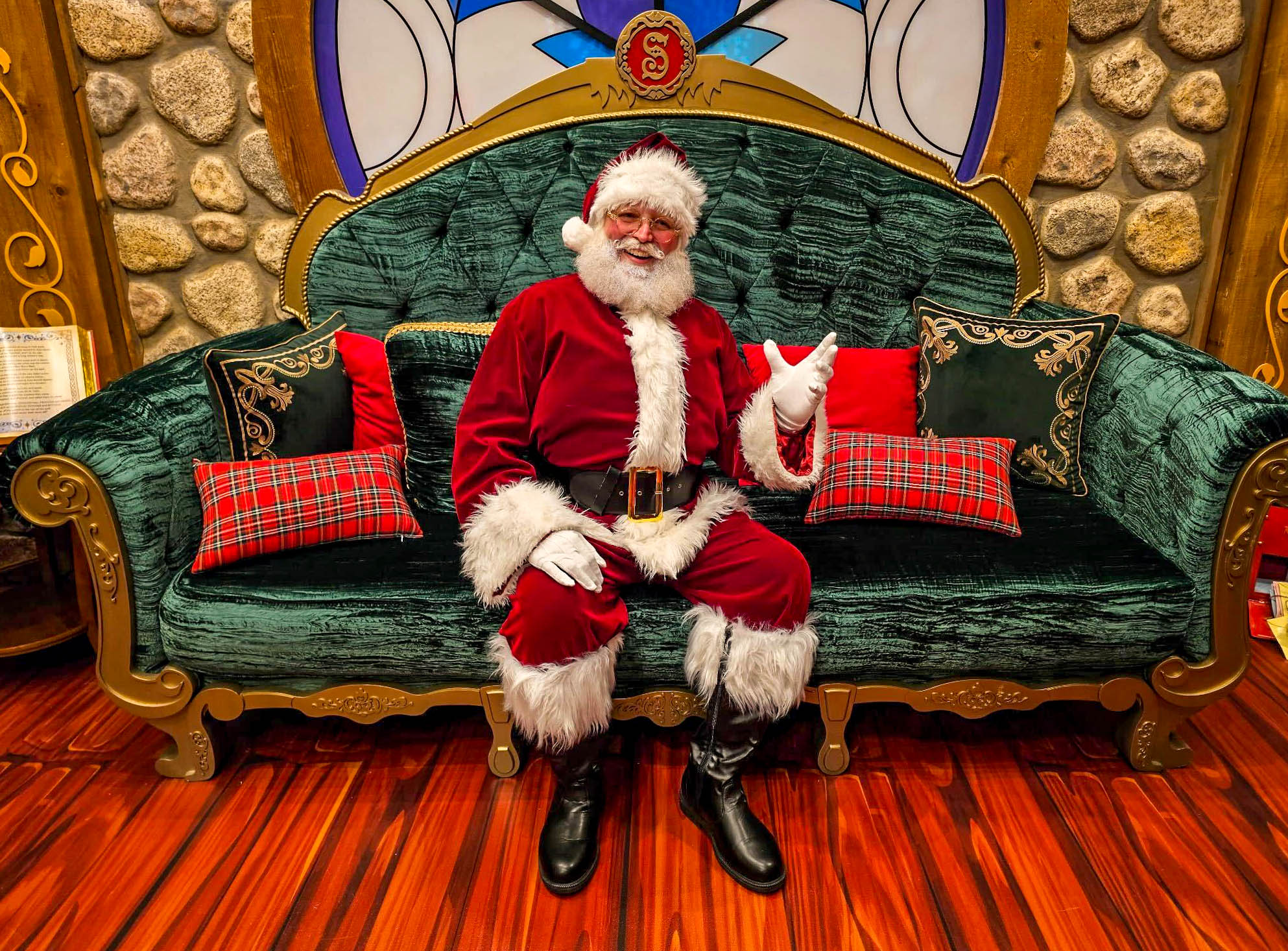 A Festive Photo Op and More Christmas Decor Arrive at Disney Springs Post Image