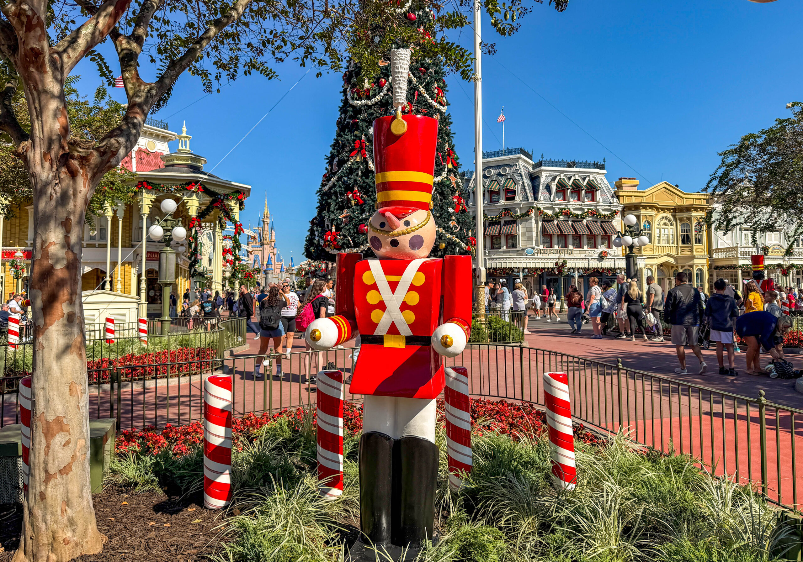 PHOTOS: Holiday Decorations Are Up at Disney’s Beach Club Resort! Post Image