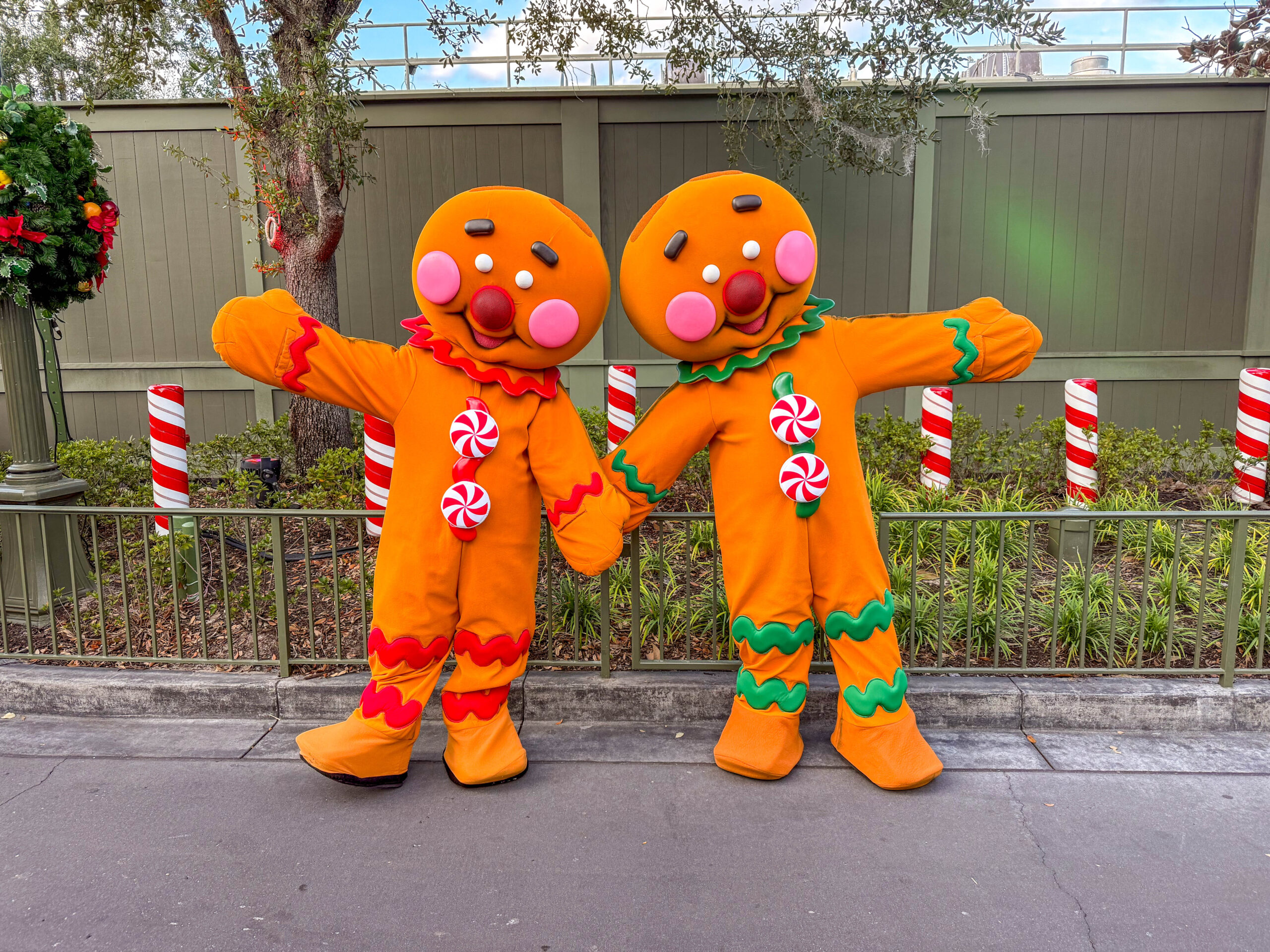 PHOTOS/VIDEO: Entertainment at Mickey’s Very Merry Christmas Party 2025! Post Image