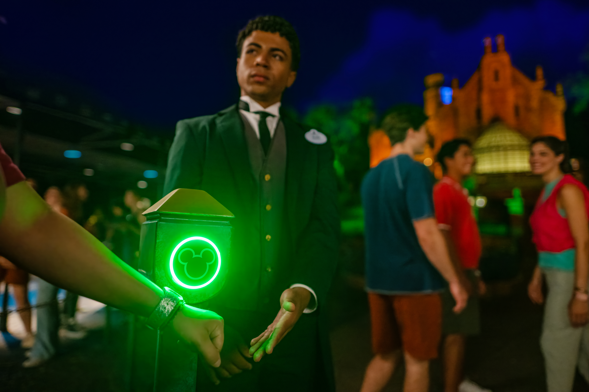 Ghoulishly Good! Why We Love the Haunted Mansion Looks!  Post Image