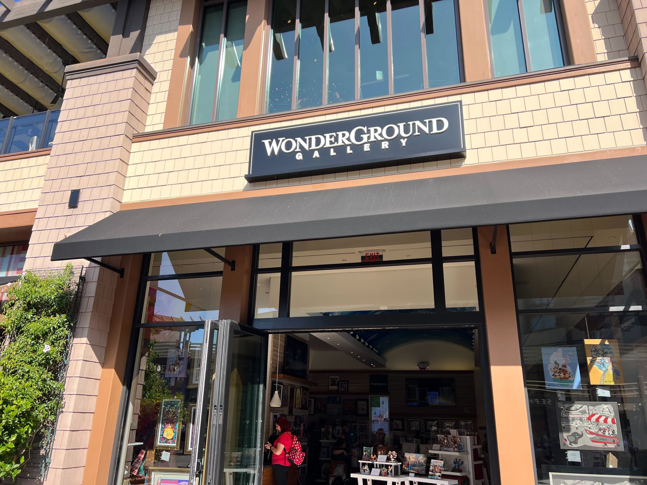 Exclusive, Free Holiday Cards Now Available Weekly for Magic Keyholders at Disneyland Post Image