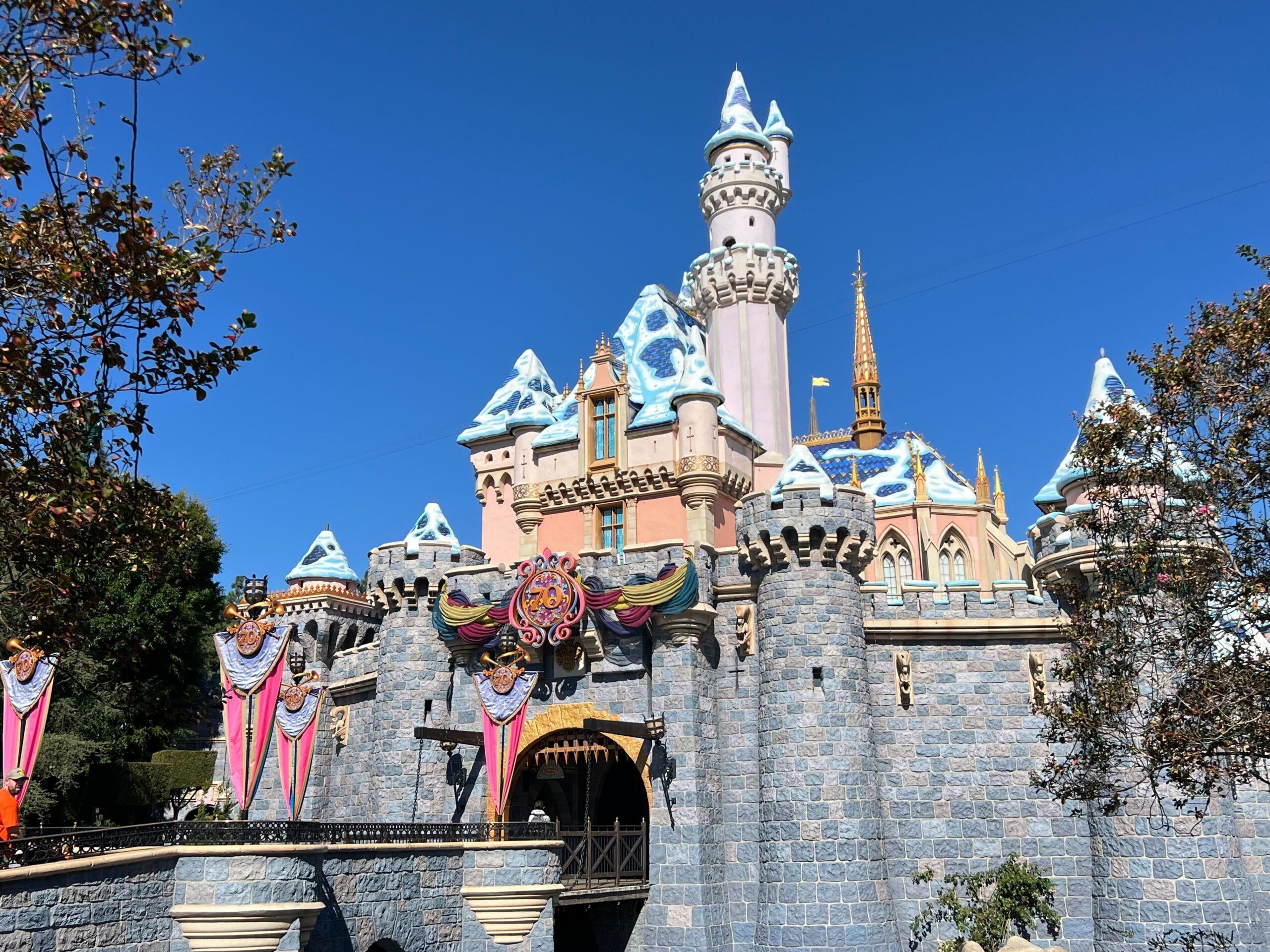 Downtown Disney and Disneyland Get Spruced Up For the Holidays! Post Image