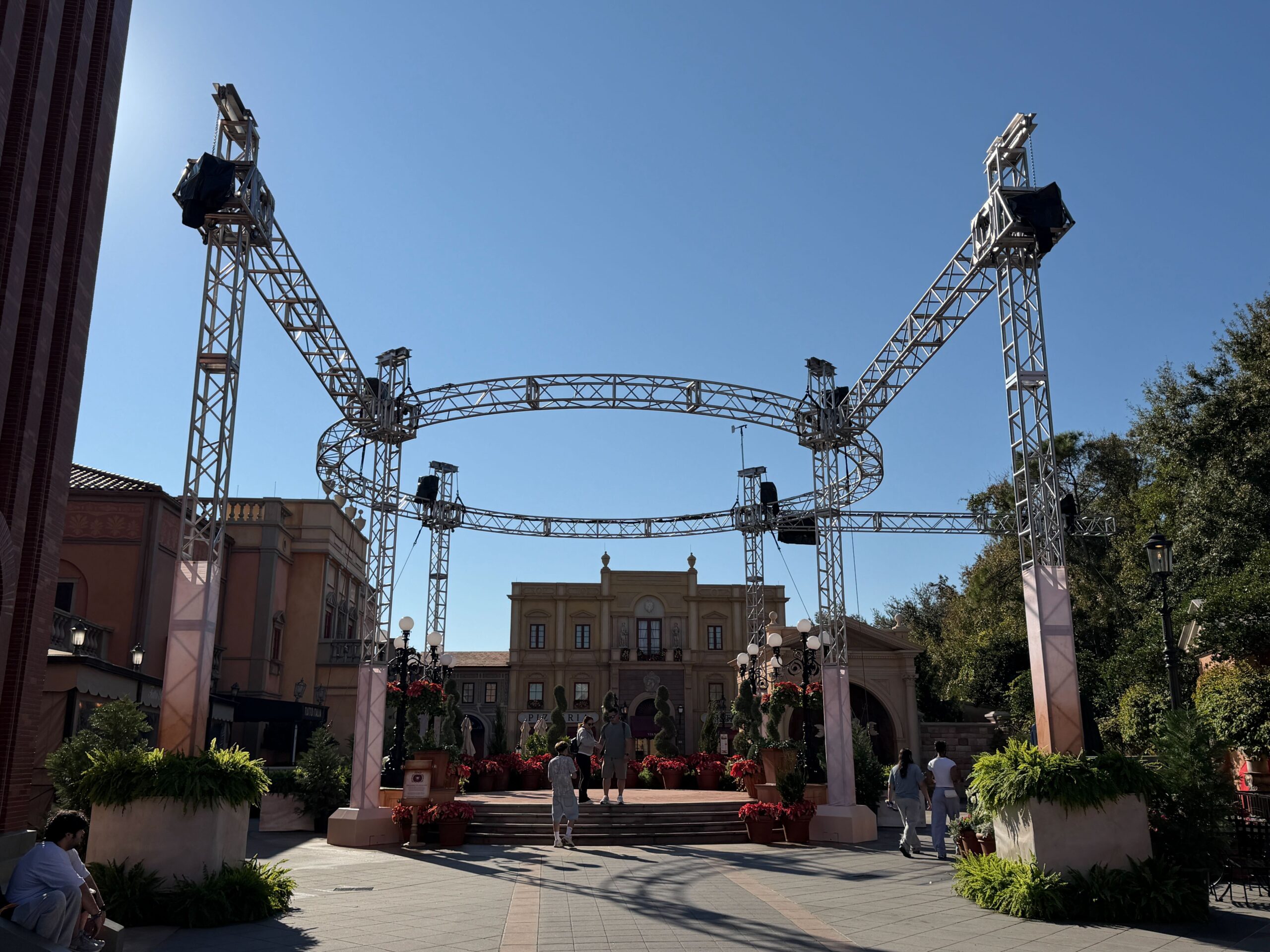 A Cinderella Castle Spirit Jersey Debuted in Magic Kingdom! Post Image