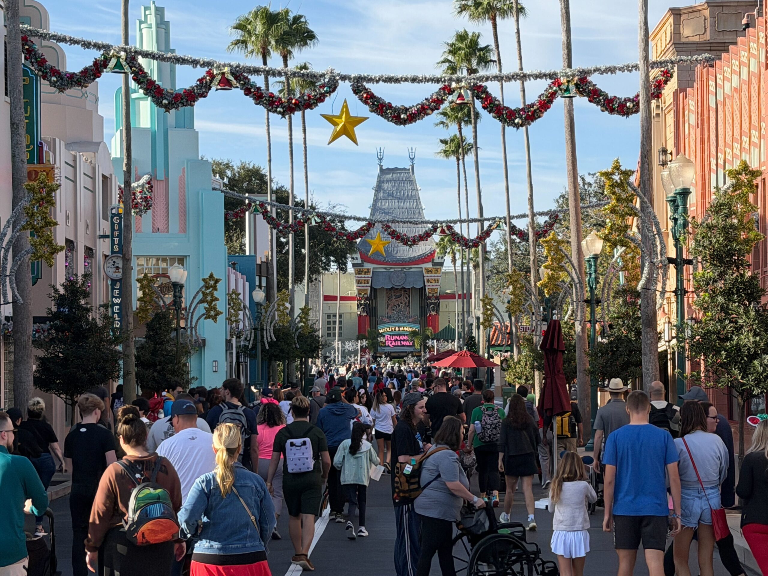 PHOTOS: Holiday Crowds Arrive at Disney’s Hollywood Studios Post Image