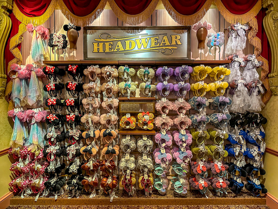 Come With Us to the Little Words Project Holiday Pop-Up in Disney World! Post Image